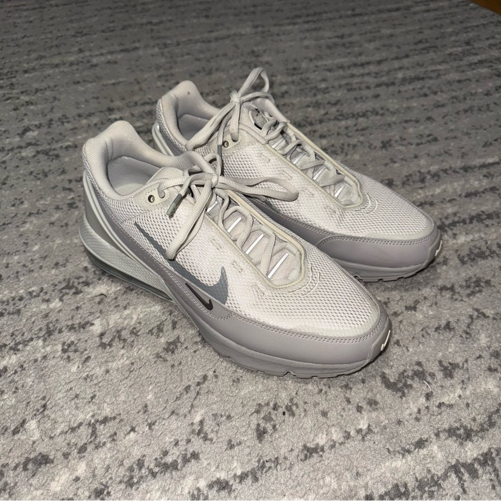 Nike Air Max Pulse Shoes “Light Bone” with Swoosh Logo and Cushioned Midsole